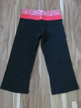 Lululemon Groove Crop Reversible Leggings Black/ Space Dye Orange Pink - Size 2